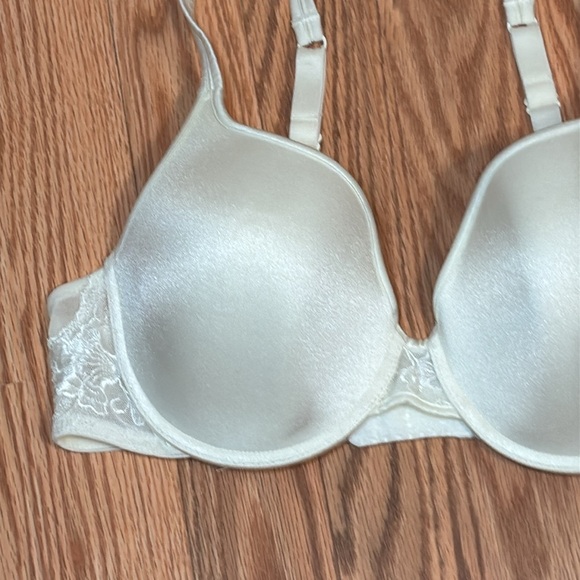 Wacoal Comfort First T-Shirt Underwire Bra, #85333, lace detail, ivory, 34C - Picture 2 of 5